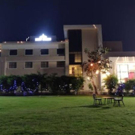 Derby Greens Hotel Bhopal Eksteriør bilde