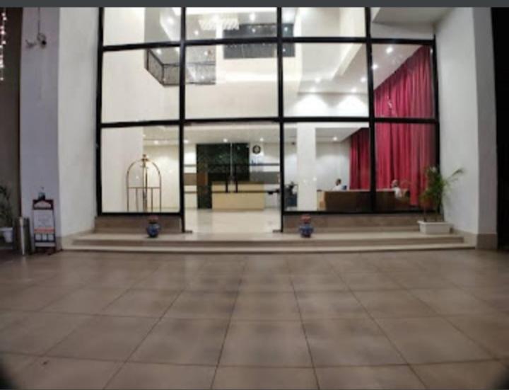 Derby Greens Hotel Bhopal Eksteriør bilde